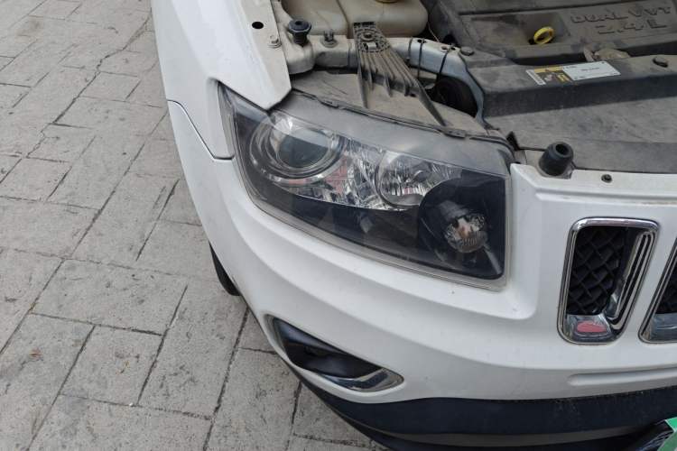 Used Jeep Compass 2014 Revised Version 2.4L Four-Wheel Drive Comfort Edition Right Front Headlight