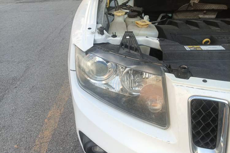 Used Jeep Compass 2014 2.4L four-wheel drive sport version Right Front Headlight