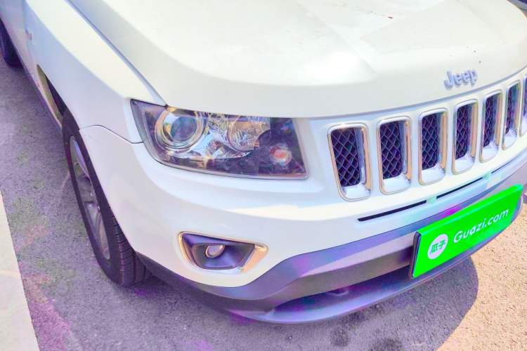 Used Jeep Compass 2014 2.4L four-wheel drive sport version Right Front Headlight