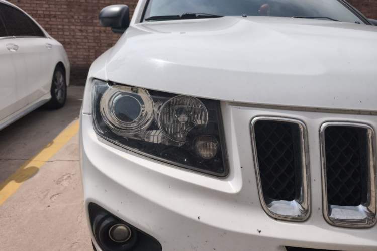 Used Jeep Compass 2014 2.0L two-wheel drive sport version Right Front Headlight