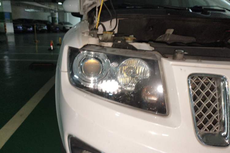 Used Jeep Compass 2014 2.0L two-wheel drive luxury version Right Front Headlight