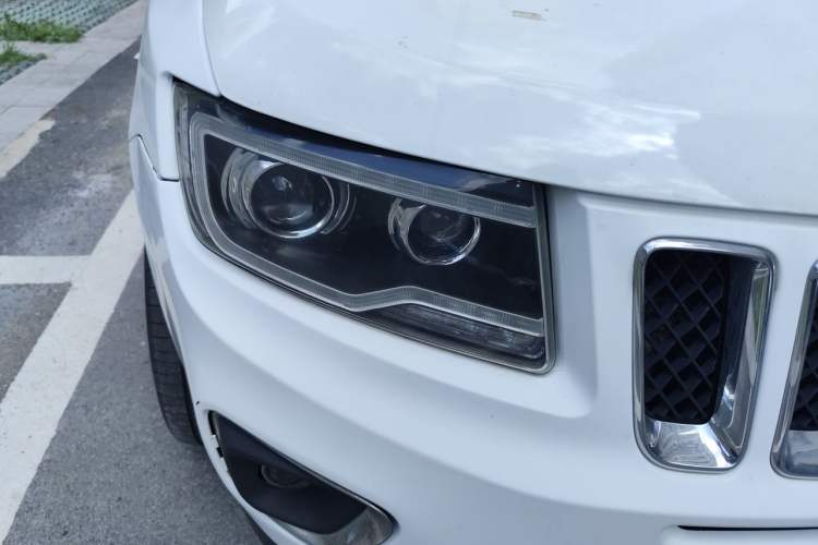 Used Jeep Compass 2014 2.0L two-wheel drive luxury version Right Front Headlight