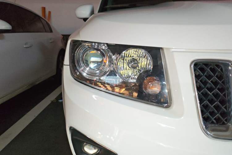 Used Jeep Compass 2014 Revised Version 2.4L Four-Wheel Drive Comfort Edition Right Front Headlight
