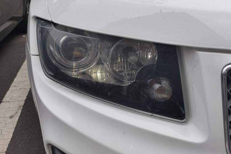 Used Jeep Compass 2014 Revised Version 2.4L Four-Wheel Drive Luxury Edition Right Front Headlight