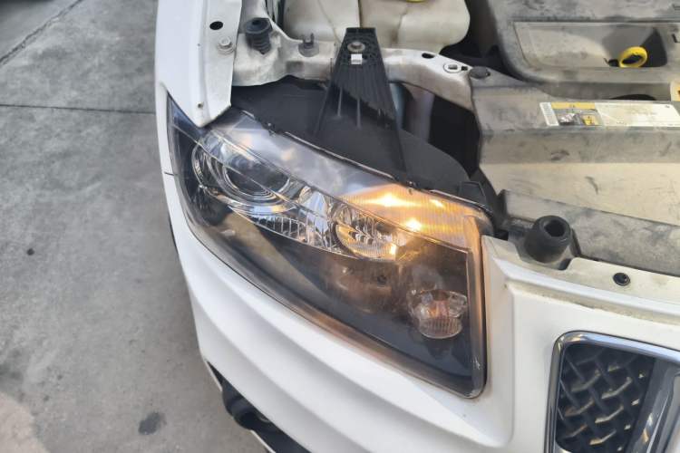 Used Jeep Compass 2014 2.0L two-wheel drive sport version Right Front Headlight