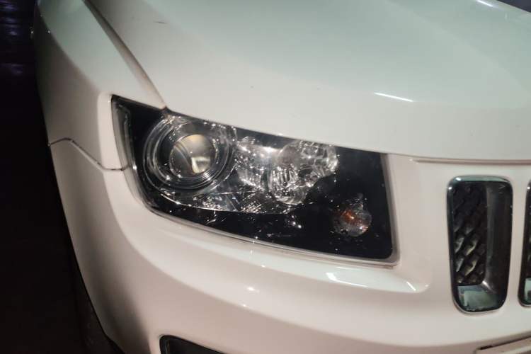 Used Jeep Compass 2014 Revised Version 2.4L Four-Wheel Drive Comfort Edition Right Front Headlight