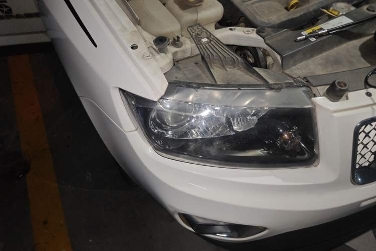 Used Jeep Compass 2014 2.0L two-wheel drive luxury version Right Front Headlight