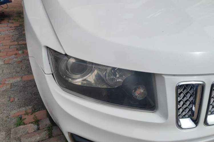 Used Jeep Compass 2014 2.4L four-wheel drive luxury navigation version Right Front Headlight