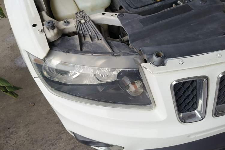 Used Jeep Compass 2014 Revised Version 2.4L Four-Wheel Drive Comfort Edition Right Front Headlight