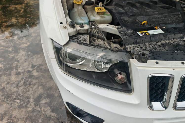 Used Jeep Compass 2014 2.0L two-wheel drive sport version Right Front Headlight