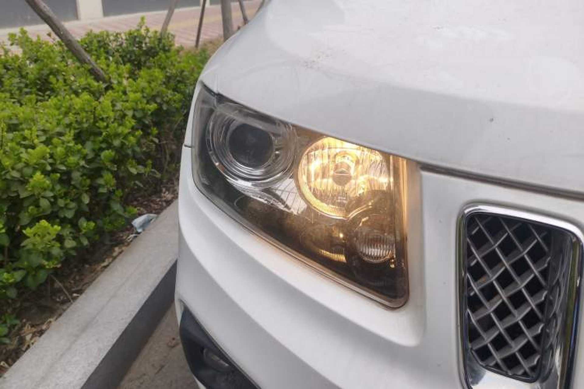 Used Jeep Compass 2014 2.4L four-wheel drive luxury version Right Front Headlight