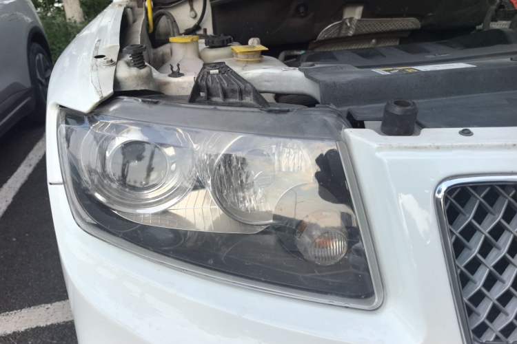 Used Jeep Compass 2014 2.4L four-wheel drive luxury version Right Front Headlight