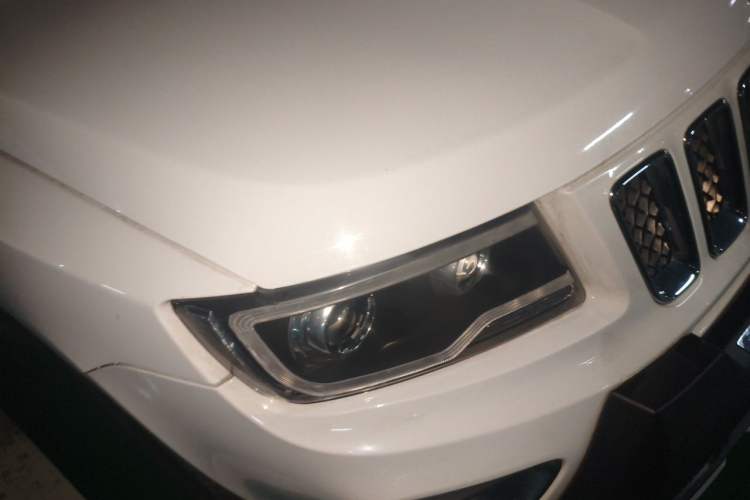 Used Jeep Compass 2014 Revised Version 2.4L Four-Wheel Drive Comfort Edition Right Front Headlight