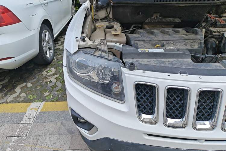 Used Jeep Compass 2014 Revised Version 2.4L Four-Wheel Drive Comfort Edition Right Front Headlight