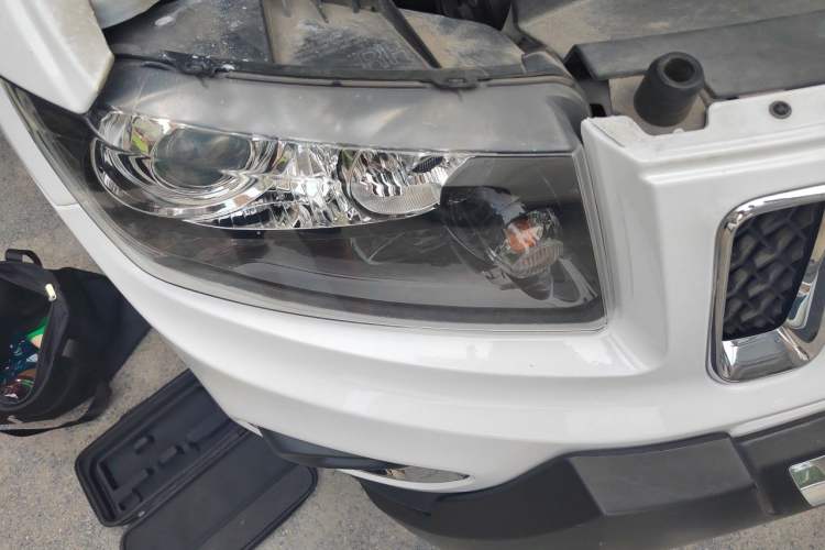 Used Jeep Compass 2014 2.4L four-wheel drive sport version Right Front Headlight
