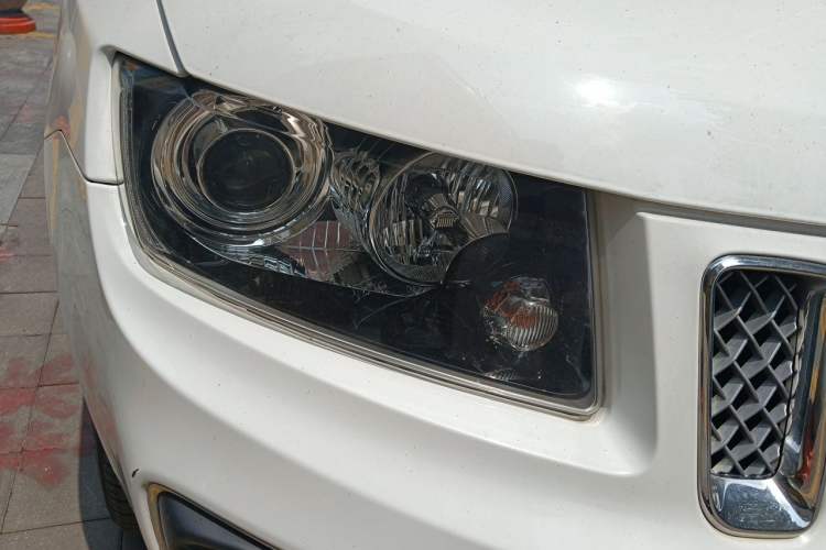 Used Jeep Compass 2014 Revised Version 2.4L Four-Wheel Drive Luxury Edition Right Front Headlight