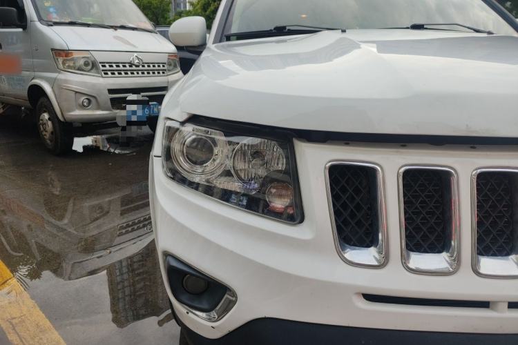 Used Jeep Compass 2014 Revised Version 2.4L Four-Wheel Drive Comfort Edition Right Front Headlight