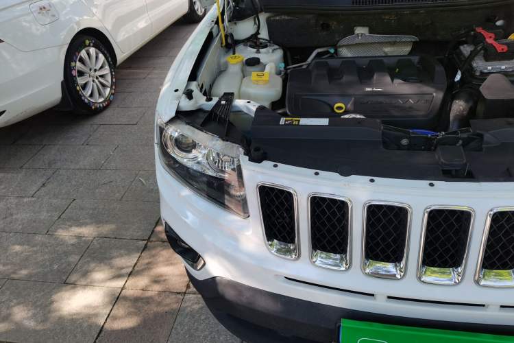 Used Jeep Compass 2014 Revised Version 2.4L Four-Wheel Drive Comfort Edition Right Front Headlight
