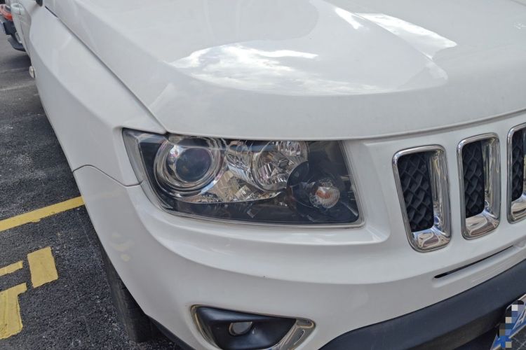 Used Jeep Compass 2014 Revised Version 2.4L Four-Wheel Drive Comfort Edition Right Front Headlight