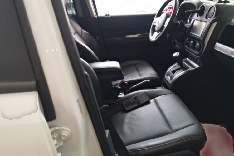 Used Jeep Compass 2014 2.4L four-wheel drive luxury navigation version Right Front Seat