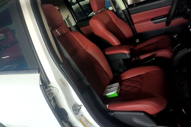 Used Jeep Compass 2014 2.0L two-wheel drive sport version Right Front Seat
