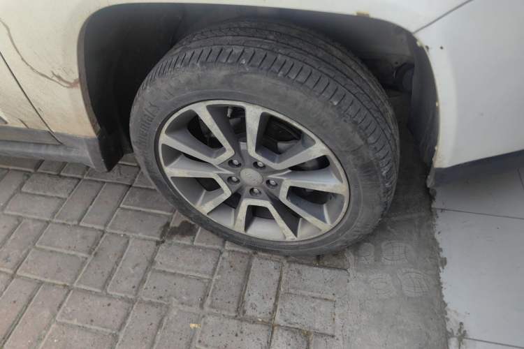 Used Jeep Compass 2014 Revised Version 2.0L Two-Wheel Drive Elite Edition Right Front Wheel Hub