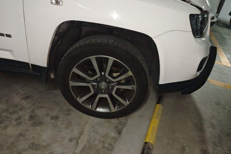 Used Jeep Compass 2014 Revised Version 2.0L Two-Wheel Drive Elite Edition Right Front Wheel Hub