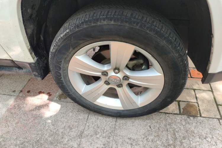 Used Jeep Compass 2014 Revised Version 2.0L Two-Wheel Drive Entry-Level Edition Right Front Wheel Hub