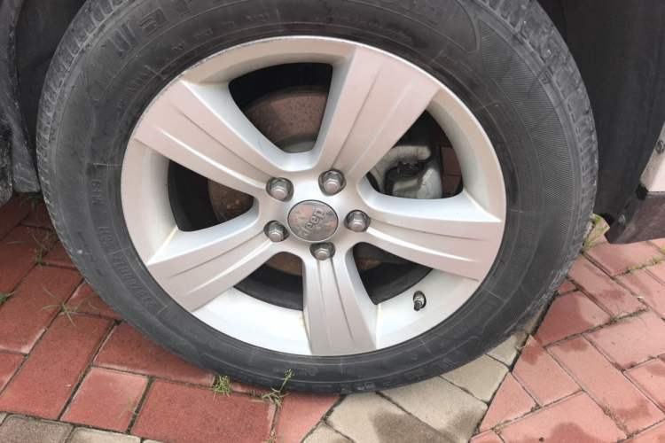 Used Jeep Compass 2014 2.0L two-wheel drive sport version Right Front Wheel Hub