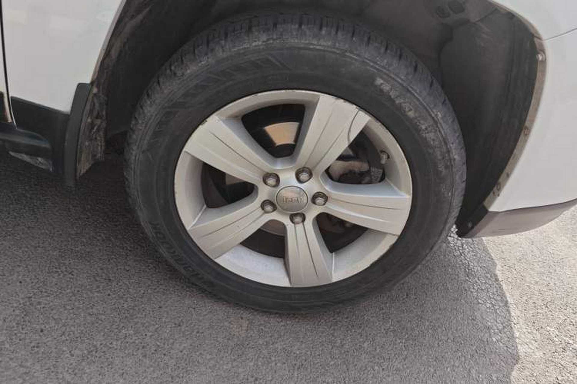Used Jeep Compass 2014 Revised Version 2.0L Two-Wheel Drive Entry-Level Edition Right Front Wheel Hub