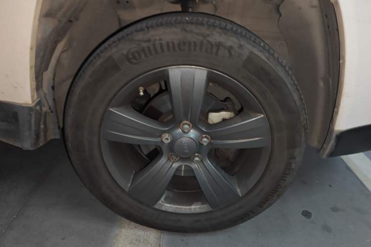 Used Jeep Compass 2014 Revised Version 2.4L Four-Wheel Drive Comfort Edition Right Front Wheel Hub