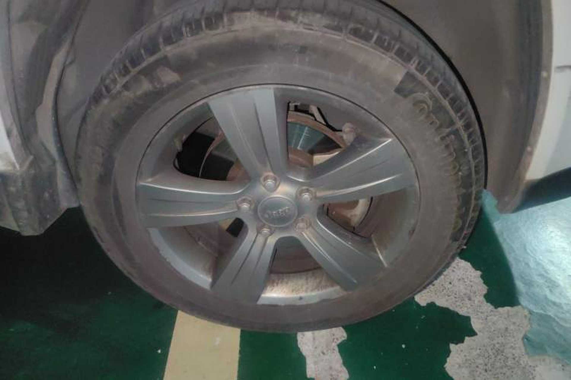 Used Jeep Compass 2014 Revised Version 2.4L Four-Wheel Drive Comfort Edition Right Front Wheel Hub