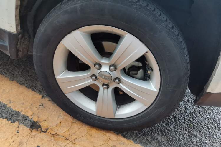 Used Jeep Compass 2014 2.0L two-wheel drive sport version Right Front Wheel Hub