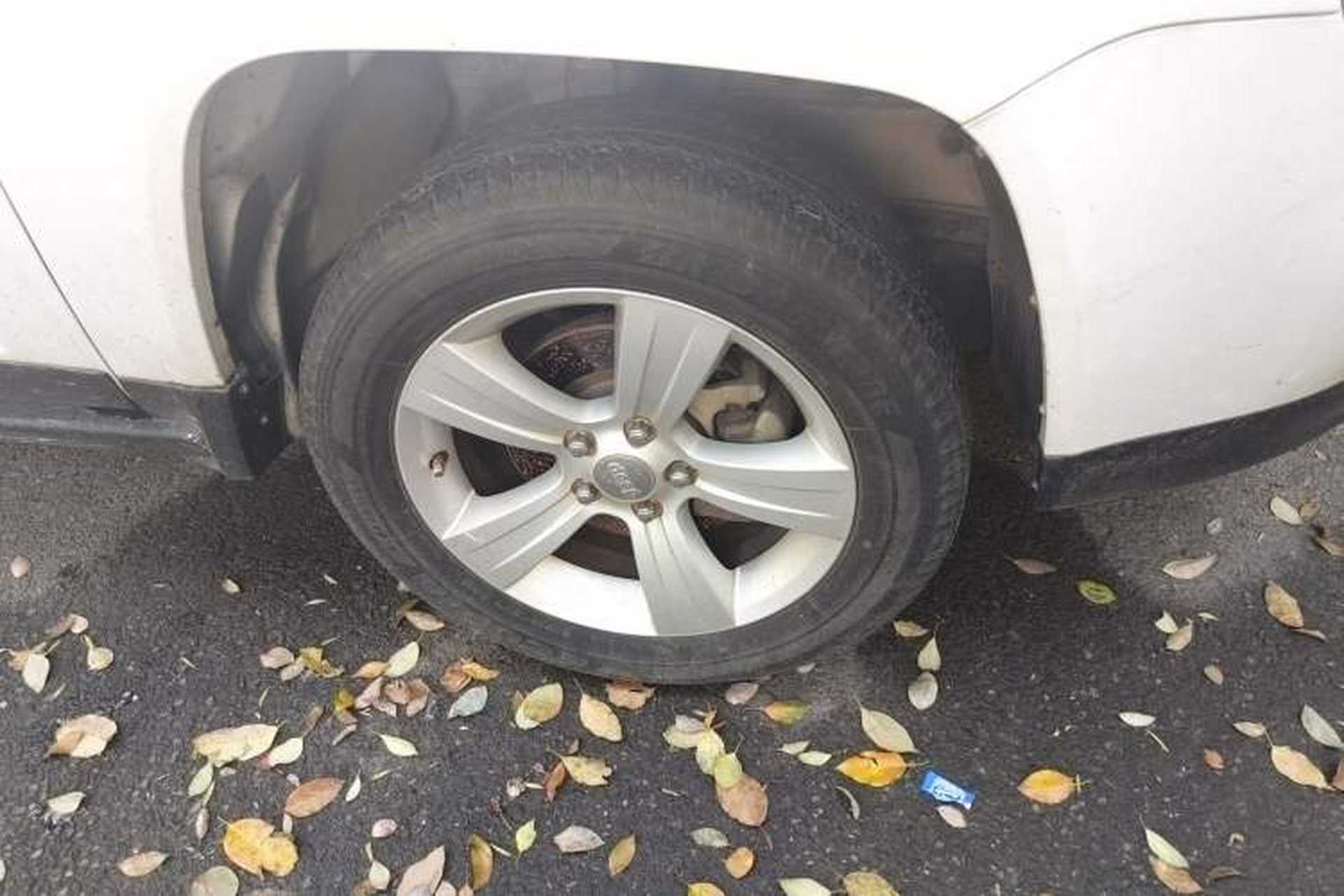 Used Jeep Compass 2014 2.0L two-wheel drive sport version Right Front Wheel Hub