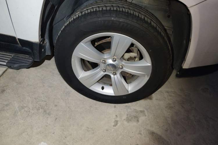Used Jeep Compass 2014 2.0L two-wheel drive sport version Right Front Wheel Hub