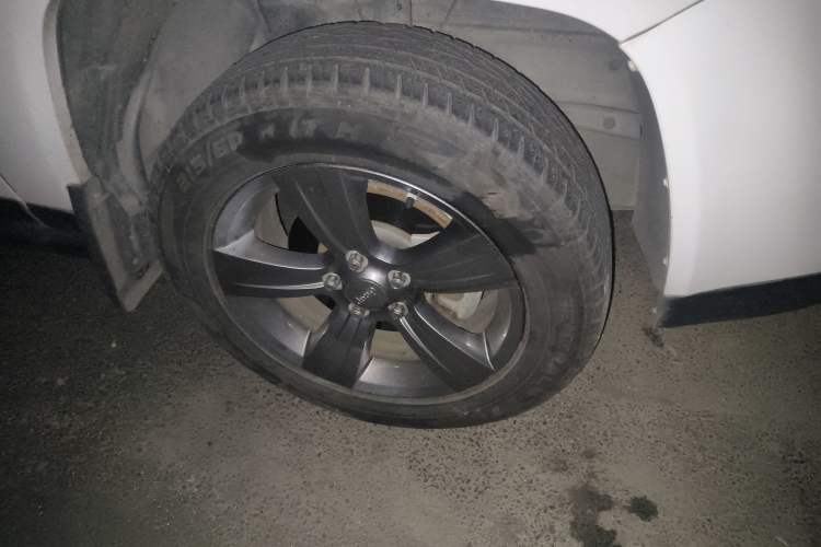 Used Jeep Compass 2014 Revised Version 2.4L Four-Wheel Drive Comfort Edition Right Front Wheel Hub