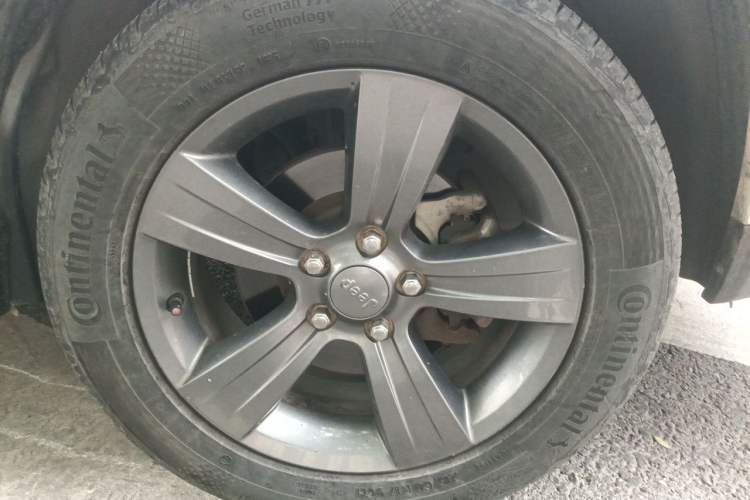 Used Jeep Compass 2014 Revised Version 2.4L Four-Wheel Drive Comfort Edition Right Front Wheel Hub