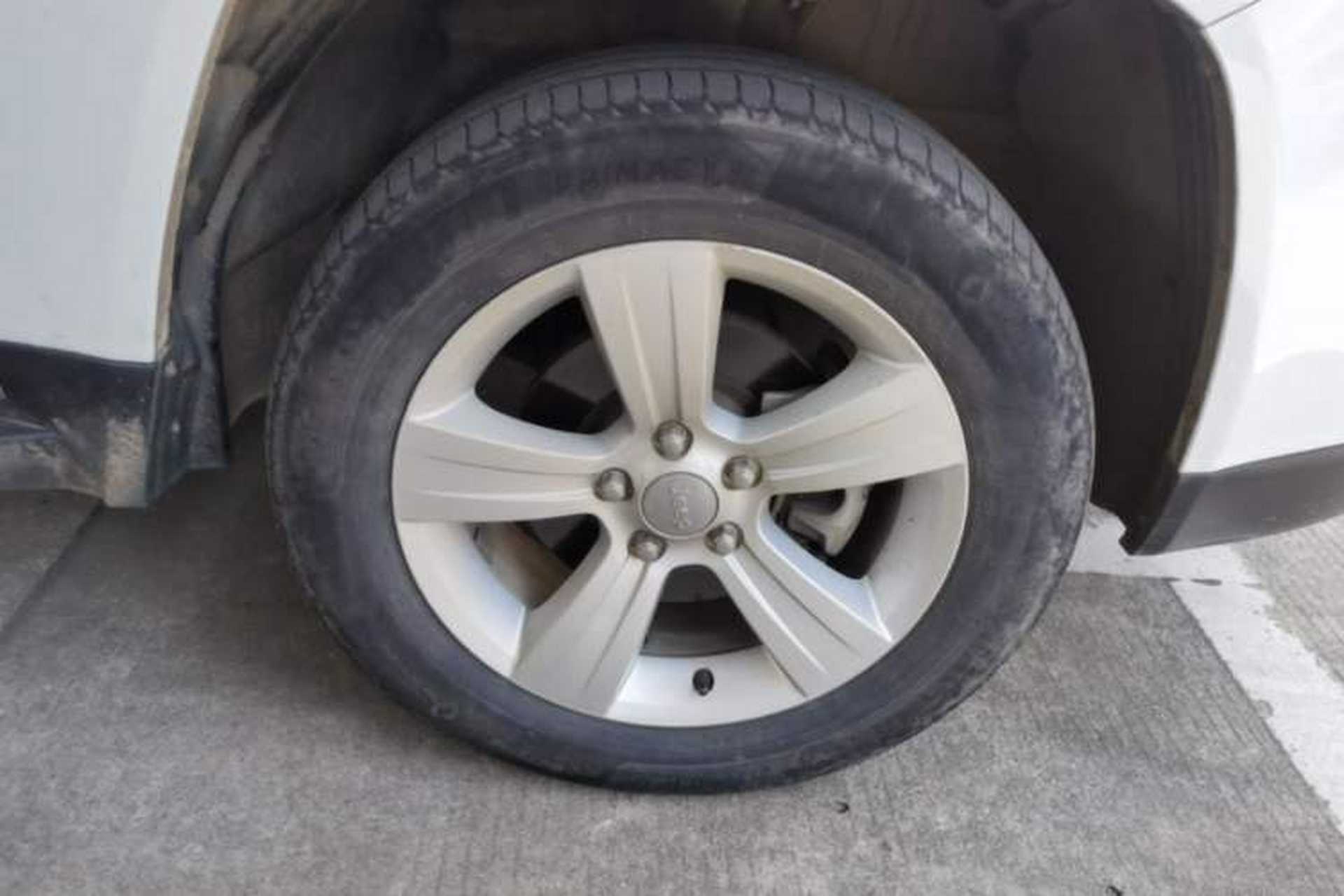 Used Jeep Compass 2014 2.0L two-wheel drive sport version Right Front Wheel Hub