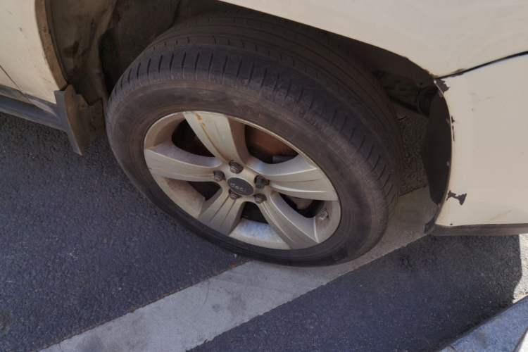 Used Jeep Compass 2014 2.0L two-wheel drive sport version Right Front Wheel Hub