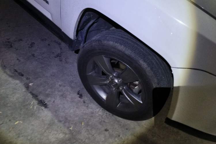 Used Jeep Compass 2014 Revised Version 2.4L Four-Wheel Drive Comfort Edition Right Front Wheel Hub