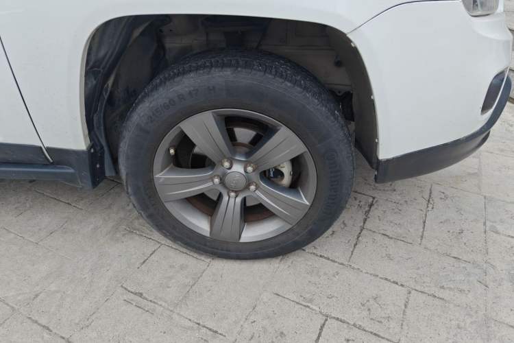Used Jeep Compass 2014 Revised Version 2.4L Four-Wheel Drive Comfort Edition Right Front Wheel Hub
