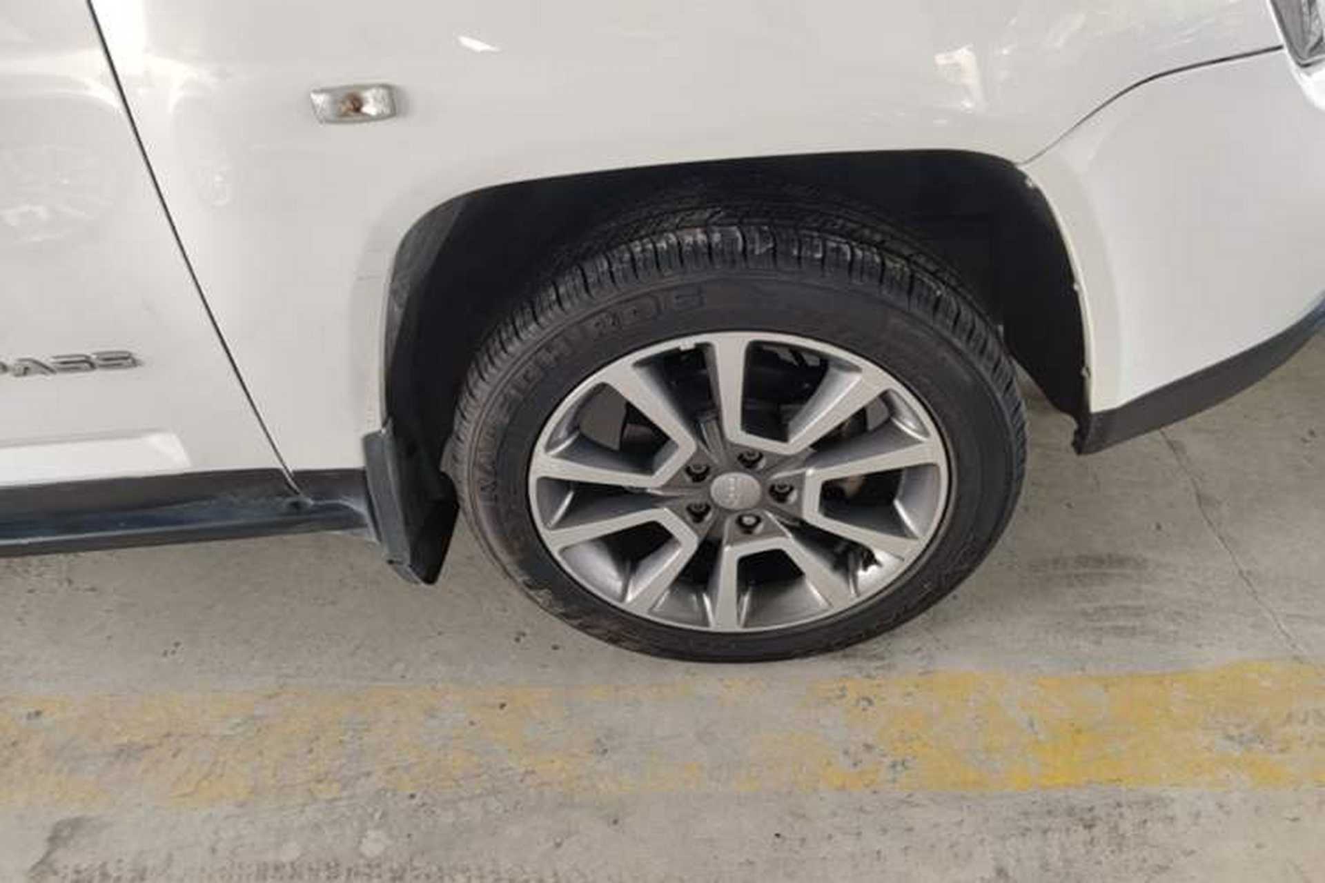 Used Jeep Compass 2014 Revised Version 2.0L Two-Wheel Drive Elite Edition Right Front Wheel Hub
