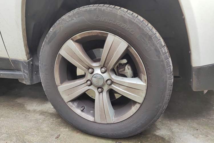 Used Jeep Compass 2014 Revised Version 2.0L Two-Wheel Drive Entry-Level Edition Right Front Wheel Hub