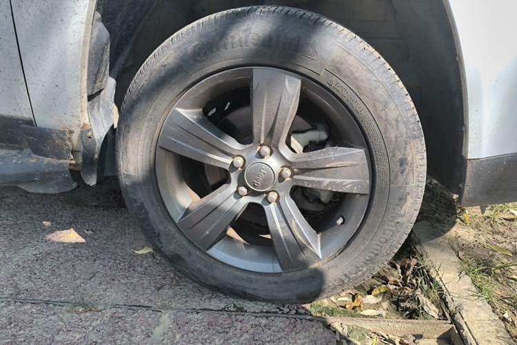 Used Jeep Compass 2014 Revised Version 2.4L Four-Wheel Drive Comfort Edition Right Front Wheel Hub