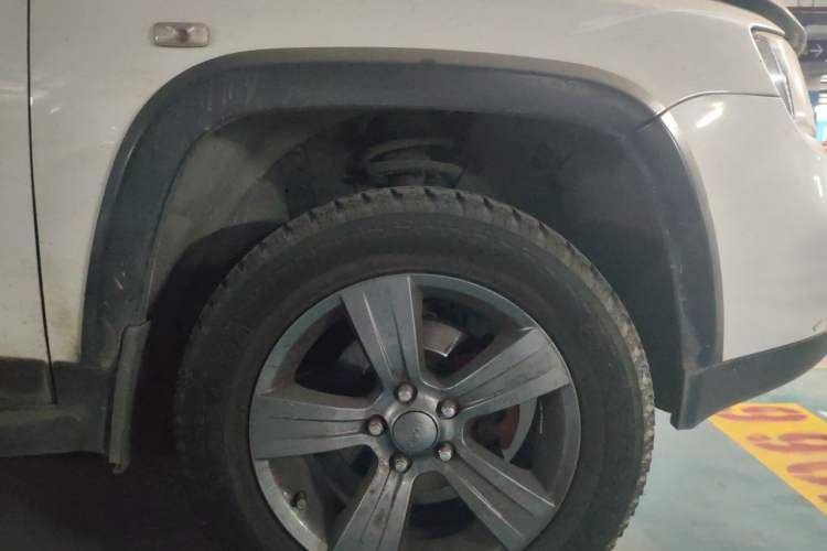 Used Jeep Compass 2014 Revised Version 2.4L Four-Wheel Drive Comfort Edition Right Front Wheel Hub