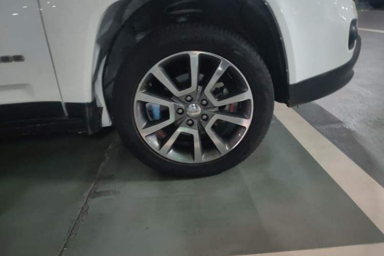 Used Jeep Compass 2014 Revised Version 2.4L Four-Wheel Drive Luxury Navigation Edition Right Front Wheel Hub