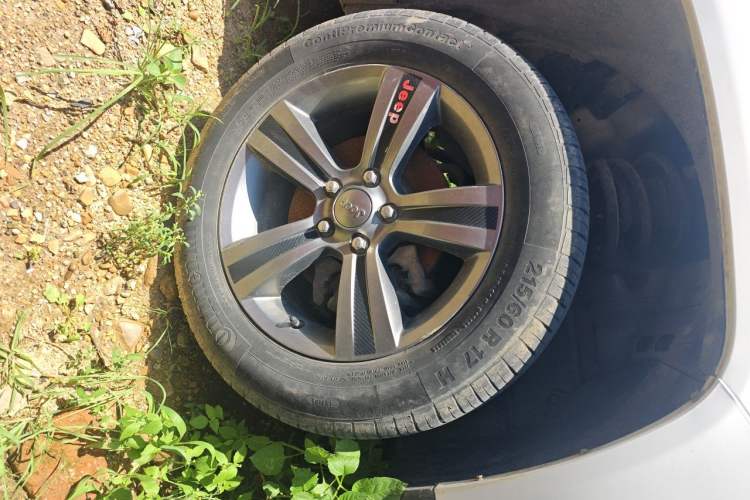 Used Jeep Compass 2014 Revised Version 2.4L Four-Wheel Drive Comfort Edition Right Front Wheel Hub