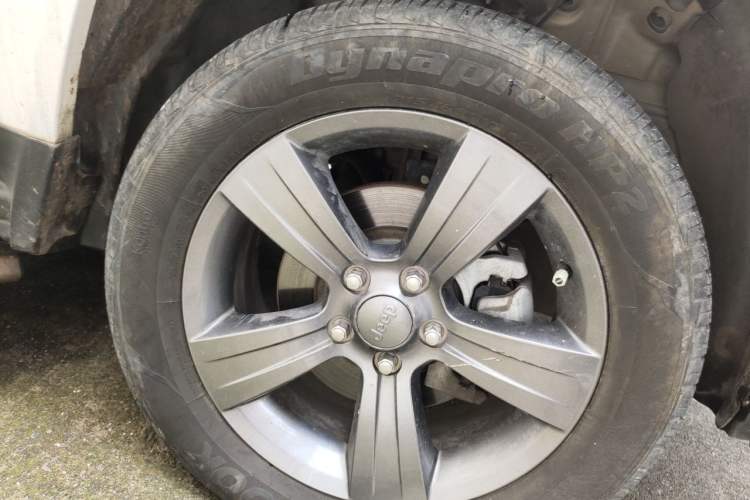 Used Jeep Compass 2014 Revised Version 2.4L Four-Wheel Drive Comfort Edition Right Front Wheel Hub