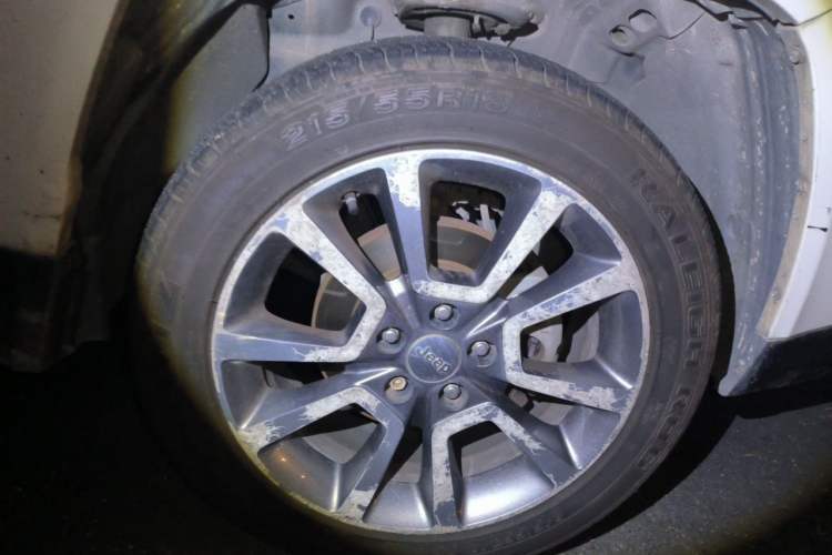 Used Jeep Compass 2014 2.0L two-wheel drive luxury version Right Front Wheel Hub
