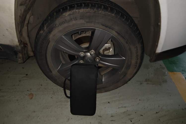 Used Jeep Compass 2014 Revised Version 2.4L Four-Wheel Drive Comfort Edition Right Front Wheel Hub